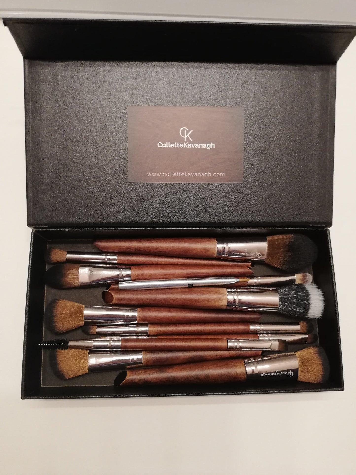 The Complete 12 piece Professional MakeUp Brush Set